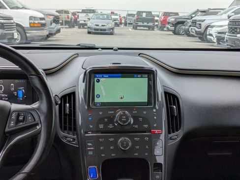 Used 2012 Chevrolet Volt Premium w/ Premium Trim Package image 16