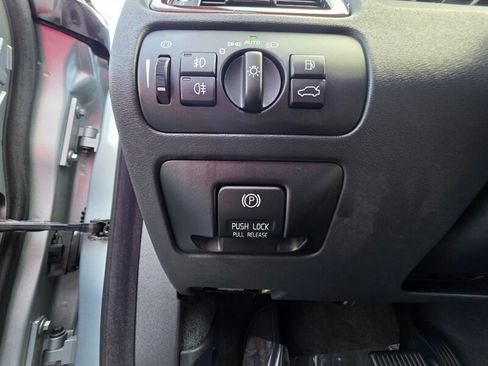 Used 2013 Volvo XC70 3.2 Platinum image 34