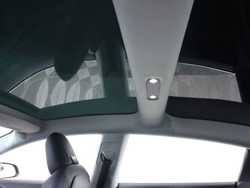 Used 2018 Tesla Model 3 Long Range AWD/4WD image 26