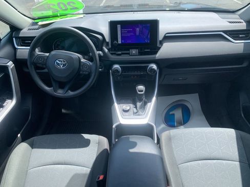 Used 2025 Toyota RAV4 XLE AWD/4WD image 16