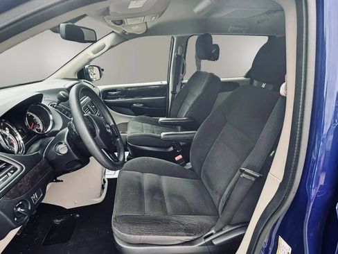 Used 2019 Dodge Grand Caravan SE w/ UConnect Hands-Free Group FWD image 9