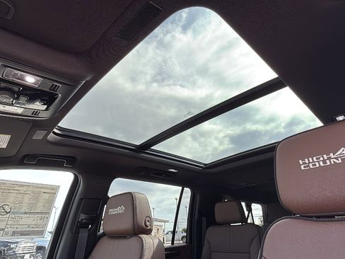 New 2026 Chevrolet Suburban High Country image 12