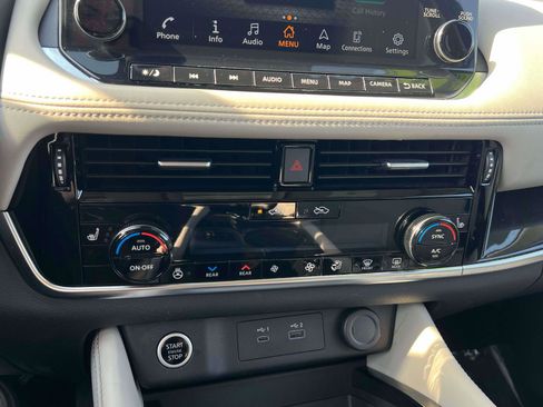 Used 2023 Nissan Rogue SL w/ SL Premium Package image 17