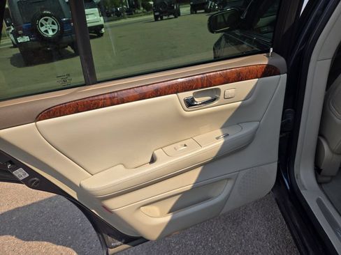 Used 2006 Cadillac DTS w/ Sun And Sound Package FWD image 20