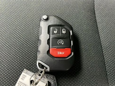 Used 2021 Jeep Gladiator Willys image 41