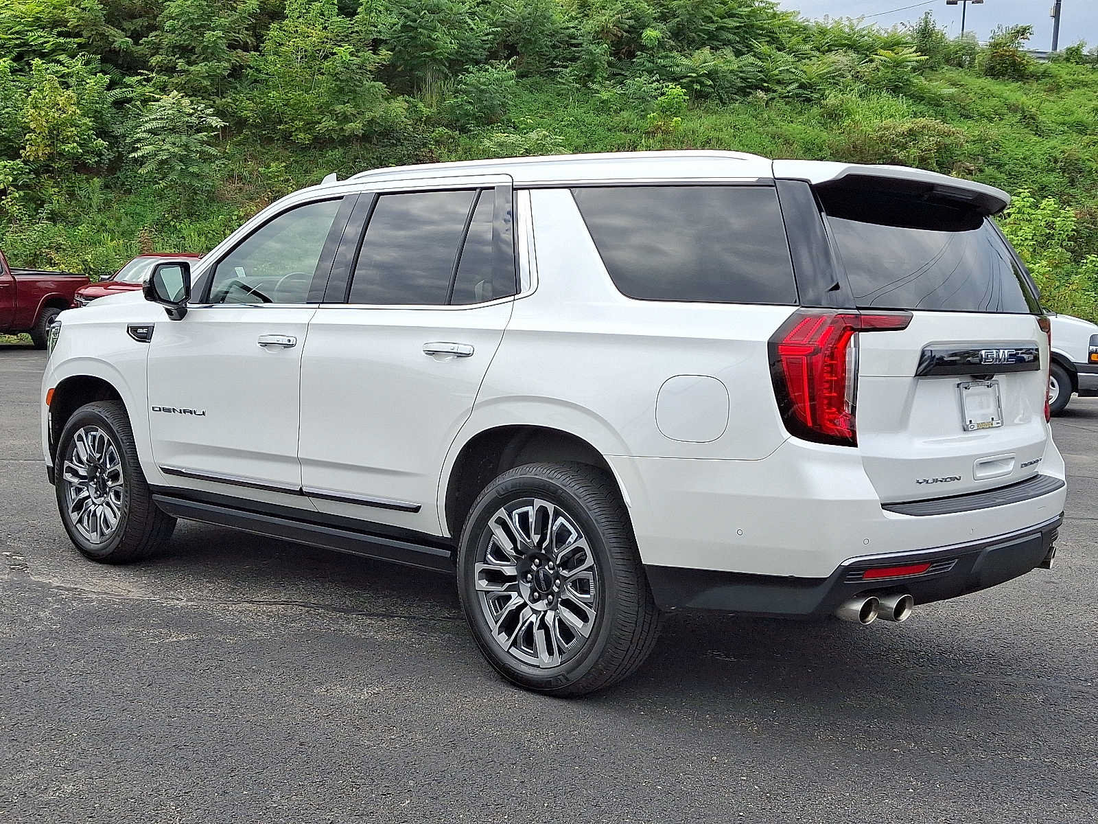 Used 2024 GMC Yukon Denali Ultimate AWD/4WD image 5