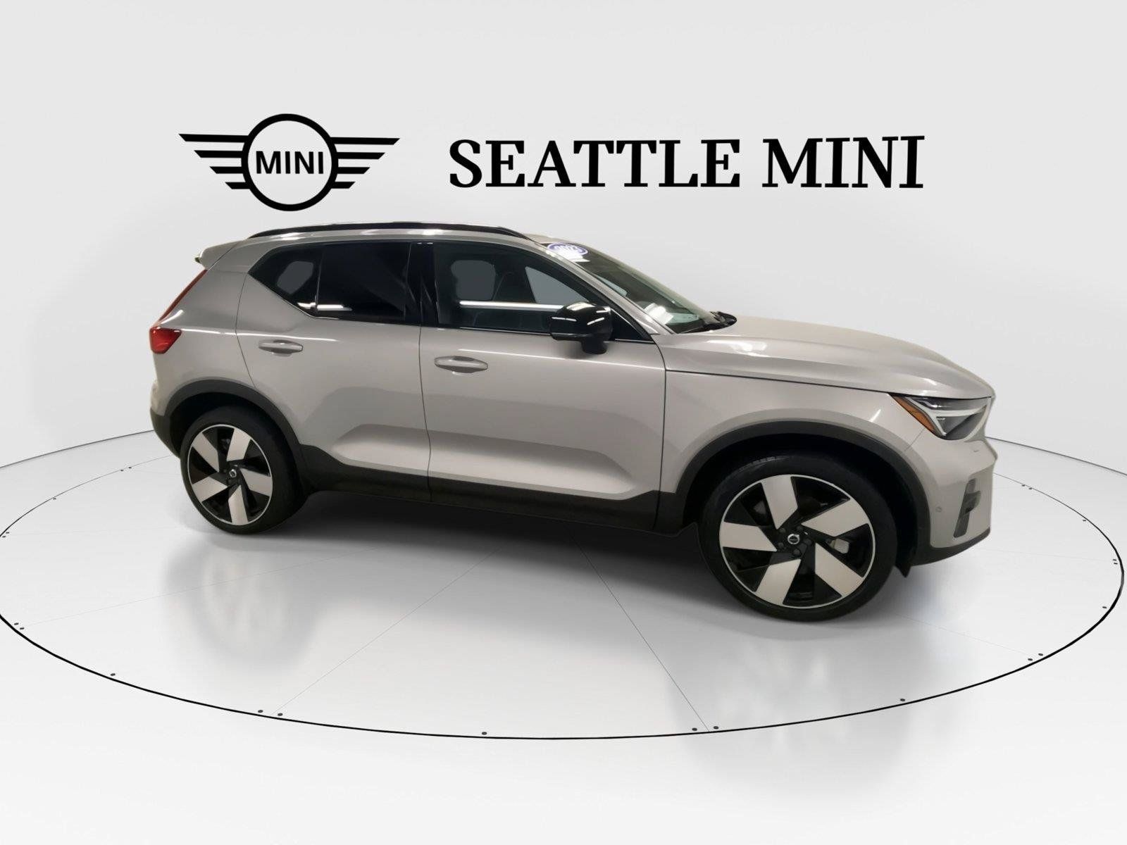 Used 2023 Volvo XC40 Recharge Ultimate w/ Protection Package Premier AWD/4WD image 13