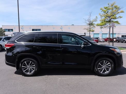 Used 2019 Toyota Highlander XLE AWD/4WD image 9