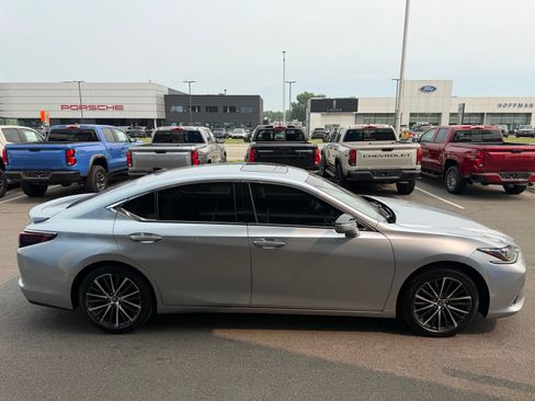 Used 2022 Lexus ES 350 w/ Premium Package FWD image 6