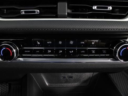 New 2026 Chevrolet Equinox LT w/ Convenience Package II FWD image 8