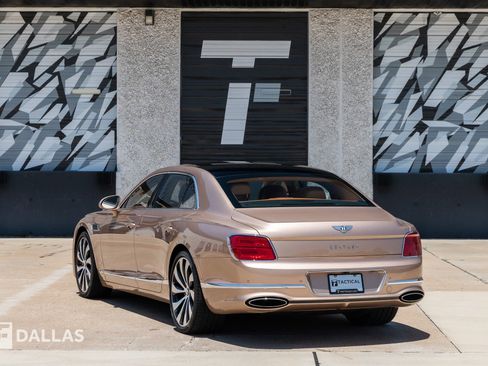 Used 2022 Bentley Flying Spur W12 image 12