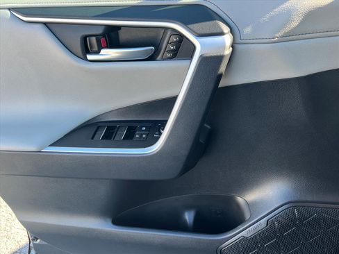 Used 2019 Toyota RAV4 Limited image 20