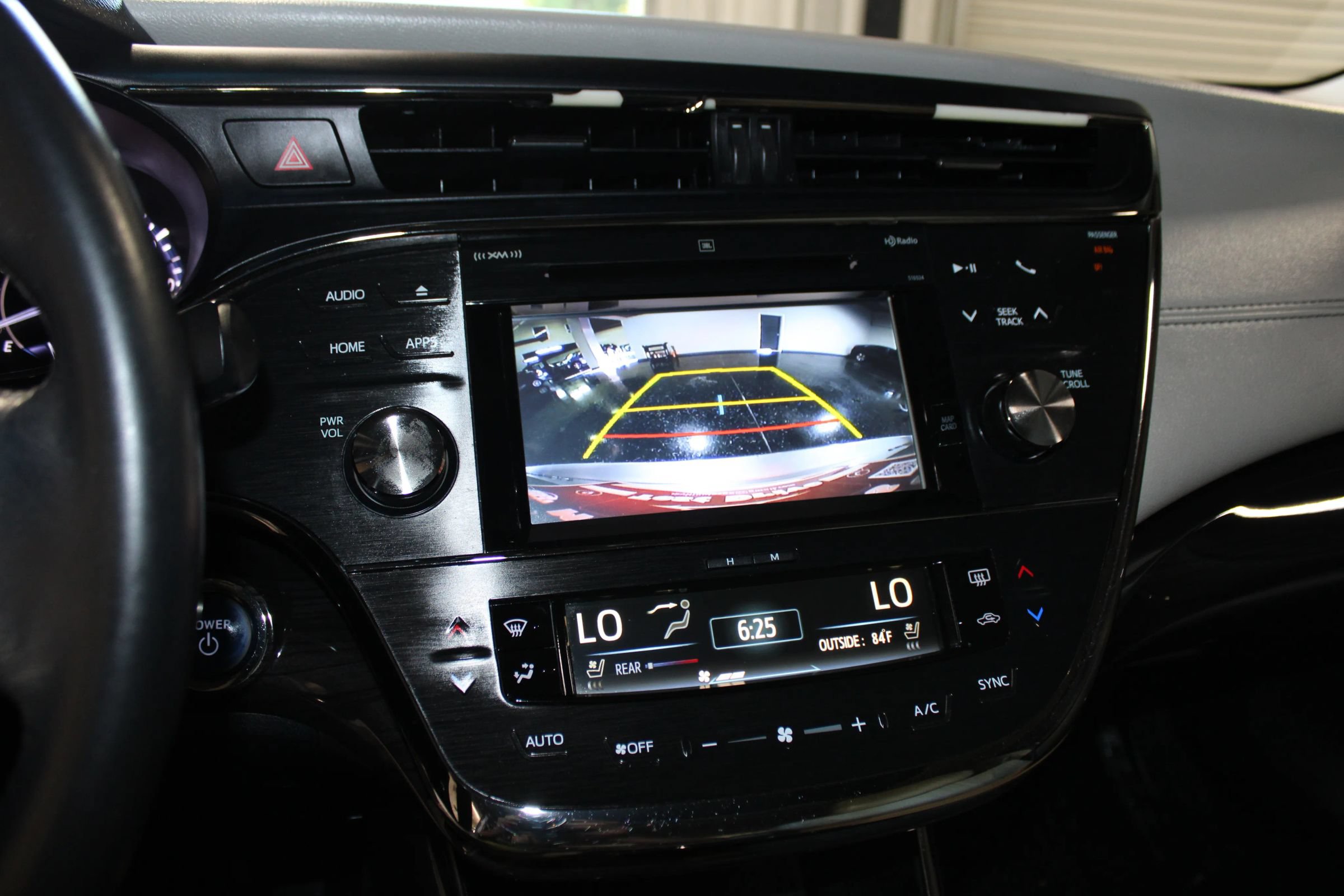 Used 2015 Toyota Avalon Limited w/ Technology Package FWD image 14