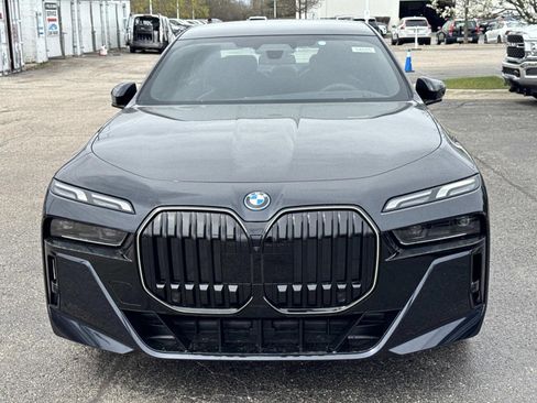 New 2026 BMW i7 xDrive60 AWD/4WD image 2