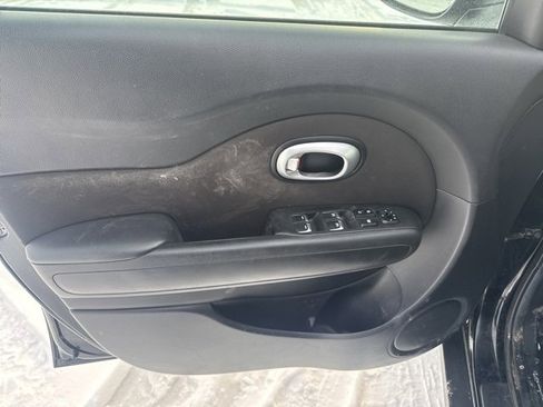 Used 2017 Kia Soul + image 13