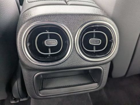 Used 2025 Mercedes-Benz GLC 300 4MATIC image 25