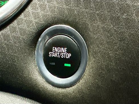 Used 2018 Chevrolet Malibu LT image 33