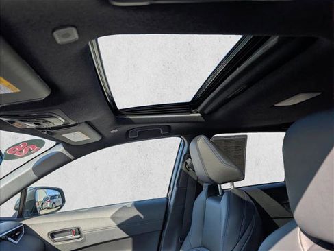 Used 2025 Toyota Corolla Cross XSE image 16