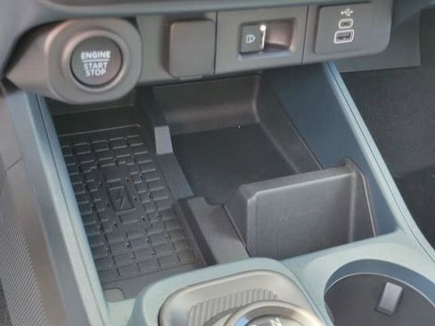 New 2025 Ford Maverick Lobo image 32