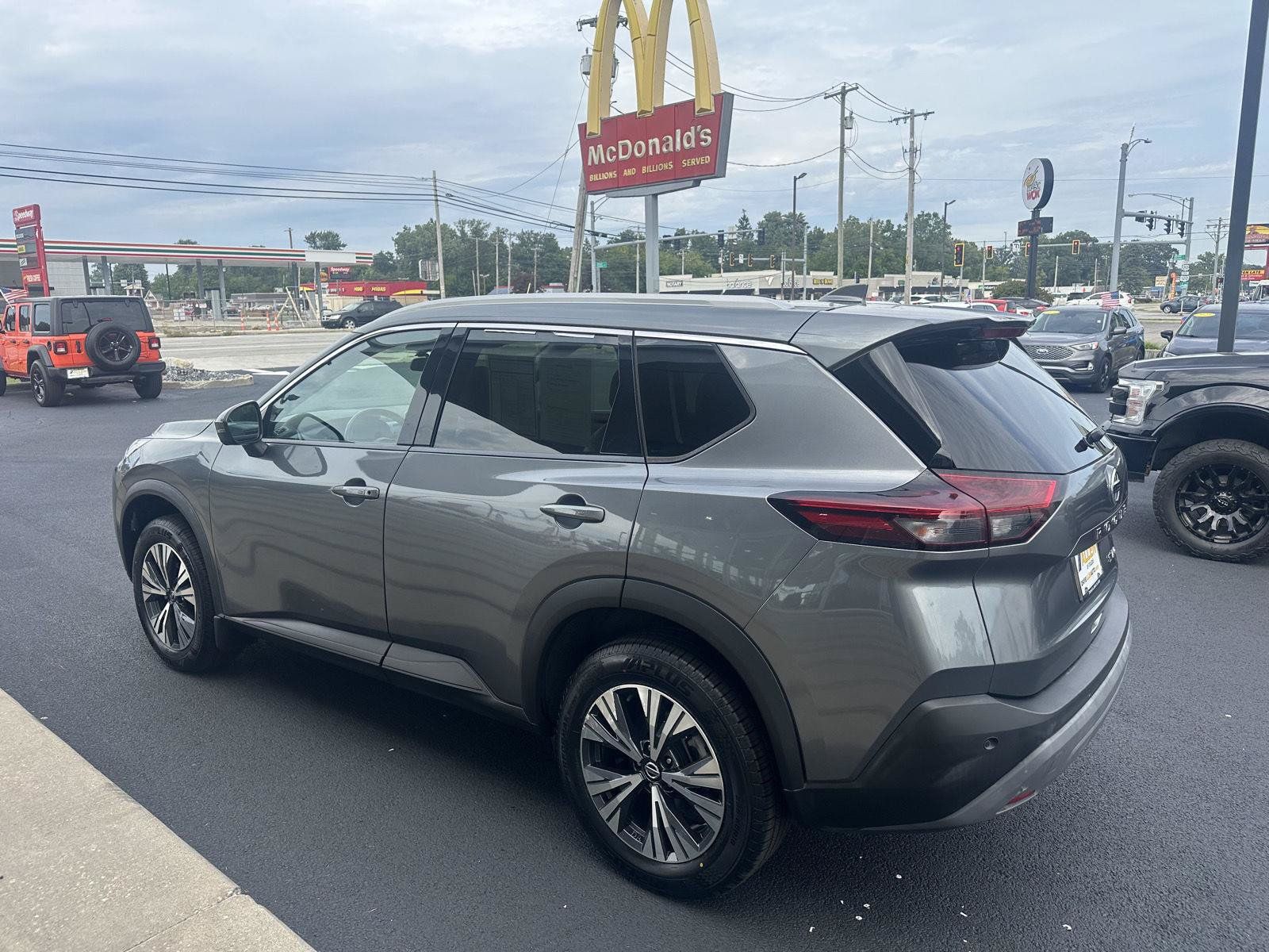 Used 2021 Nissan Rogue SV w/ Premium Package AWD/4WD image 8