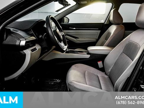 Used 2025 Nissan Altima 2.5 SV image 16