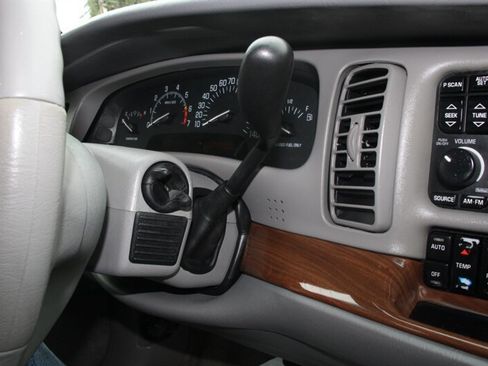 Used 2002 Buick Park Avenue FWD image 8