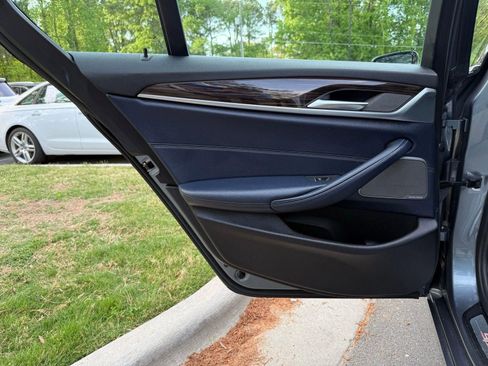 Used 2018 BMW 530i w/ Premium Package image 26