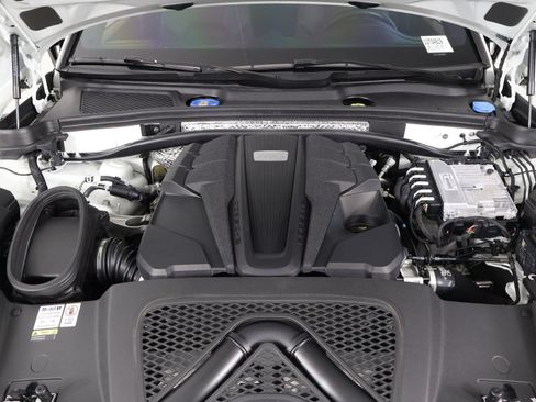 Certified 2023 Porsche Macan S AWD/4WD image 26