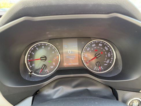 Used 2022 Toyota RAV4 XLE Premium FWD image 13