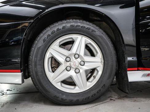 Used 2002 Chevrolet Monte Carlo SS w/ Preferred Equipment Group FWD image 25