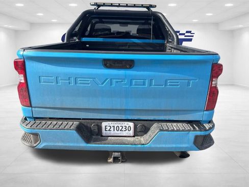 Used 2022 Chevrolet Silverado 2500 Custom w/ Custom Value Package image 5