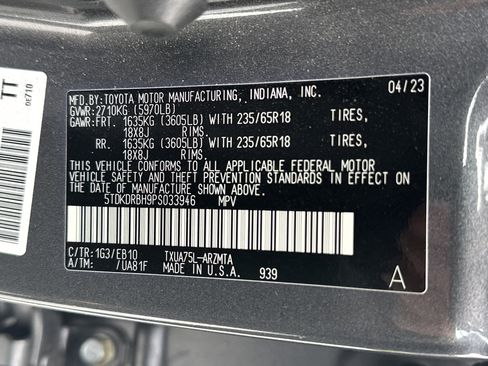 Used 2023 Toyota Highlander XLE AWD/4WD image 36