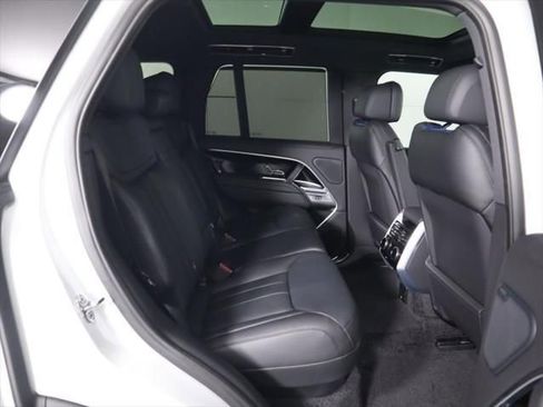 New 2025 Land Rover Range Rover SE image 24
