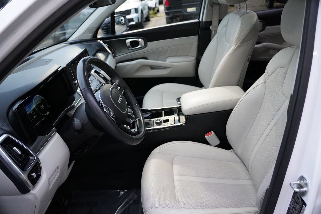 Used 2023 Kia Sorento SX AWD/4WD image 15