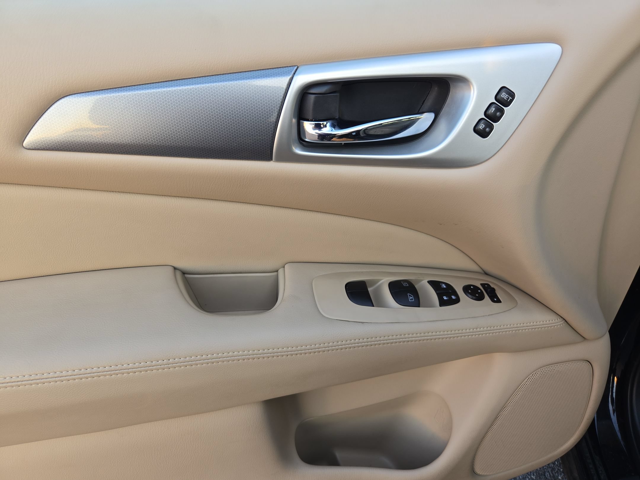 Used 2020 Nissan Pathfinder SL FWD image 19
