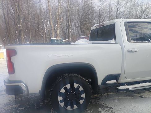 Used 2020 Chevrolet Silverado 2500 LT w/ Convenience Package image 9