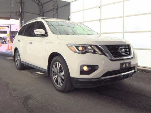 Used 2017 Nissan Pathfinder SL image 3