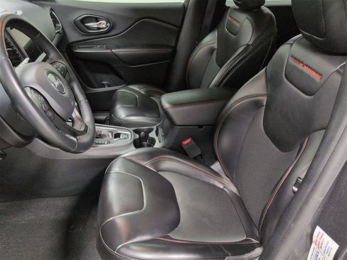 Certified 2019 Jeep Cherokee Trailhawk w/ Cold Weather Group image 17