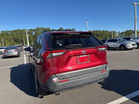Used 2019 Toyota RAV4 XLE Premium image 3