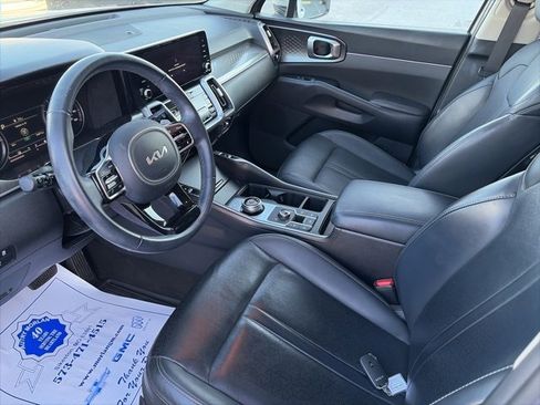 Used 2023 Kia Sorento EX image 16