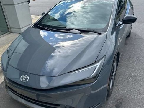Used 2025 Toyota Prius XLE FWD image 2