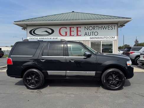 Used 2010 Lincoln Navigator 4WD image 2