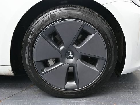 Used 2023 Tesla Model 3 Standard Range image 13