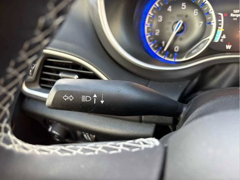 Used 2026 Chrysler Pacifica Select FWD image 26