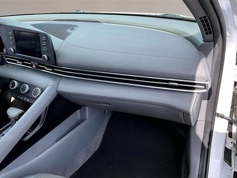 Used 2022 Hyundai Elantra SE w/ Preferred Accessory Package image 21