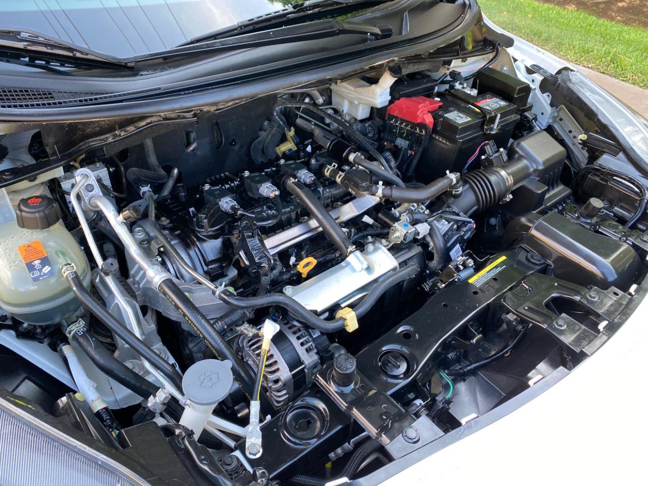 Used 2022 Nissan Versa SV FWD image 3