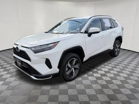 Used 2025 Toyota RAV4 SE AWD/4WD image 4