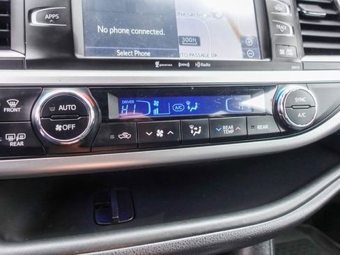 Certified 2018 Toyota Highlander SE image 22