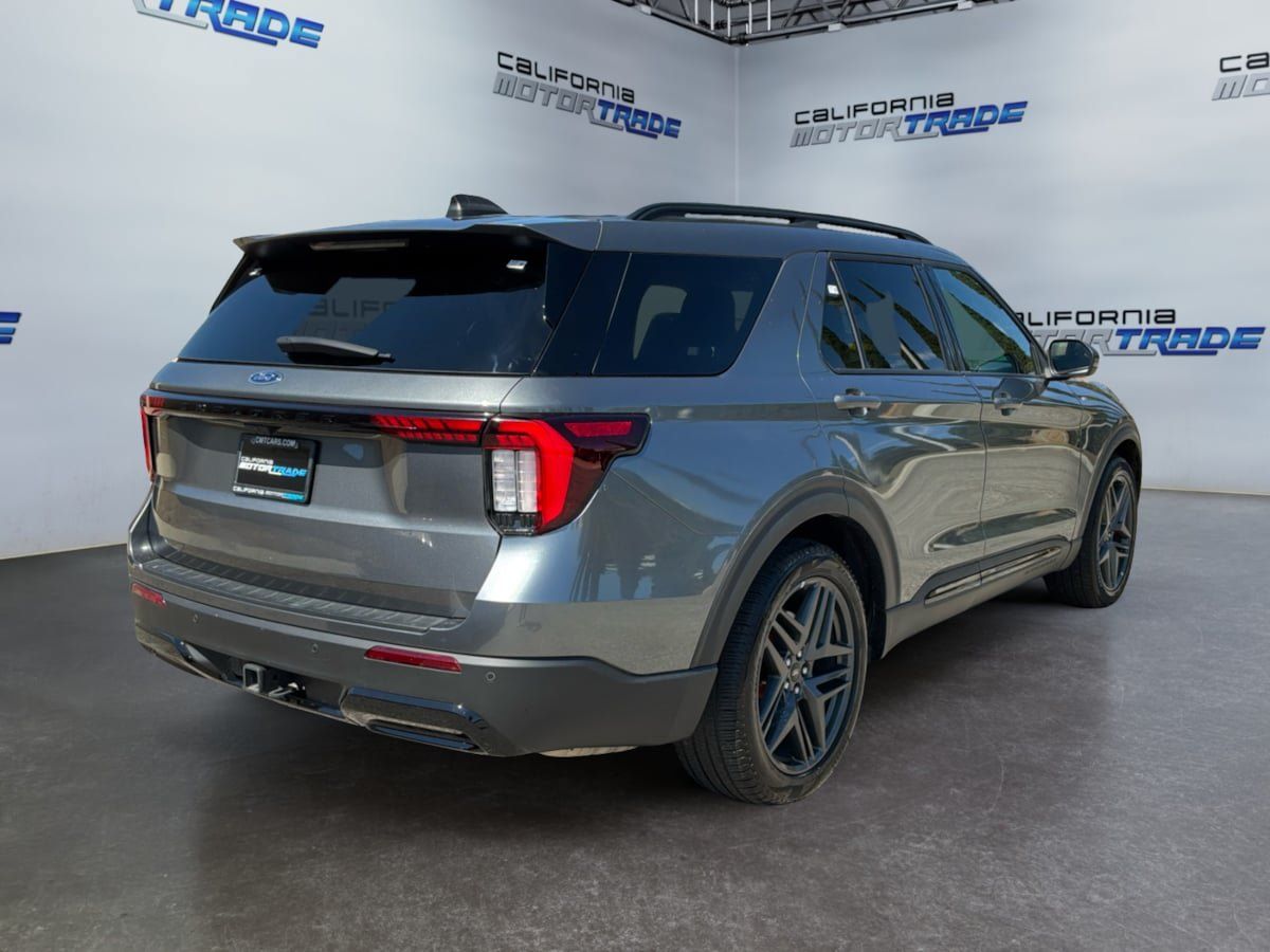 Used 2025 Ford Explorer ST-Line w/ Premium Package RWD image 5