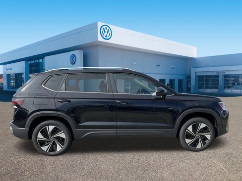 New 2026 Volkswagen Taos SE AWD/4WD image 8
